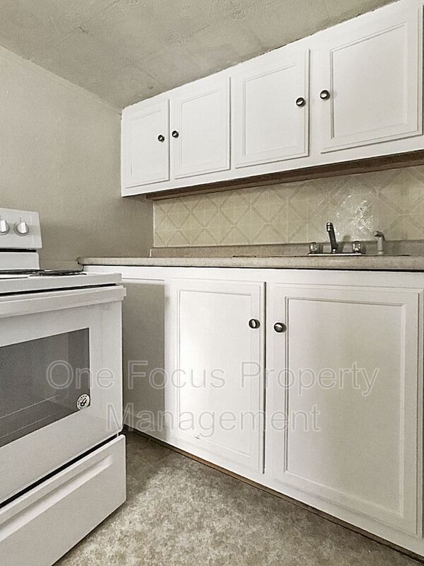 Second Floor, One Bedroom Apartment - Only $550/Month - 1 Cat Friendly! property image