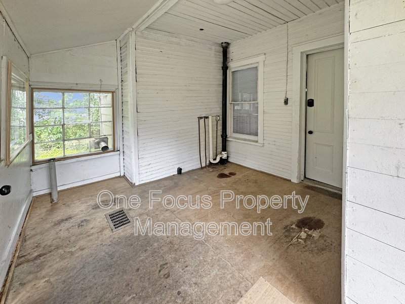 3BR/1.5BA - $975 - 2 Cats Welcome! property image