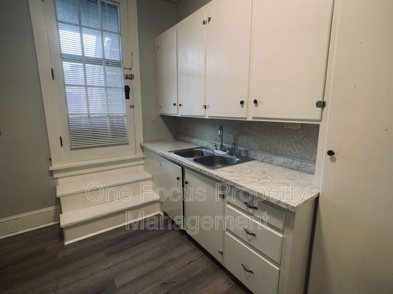 Second Floor - 2BR/1BA - 1 cat friendly! property image