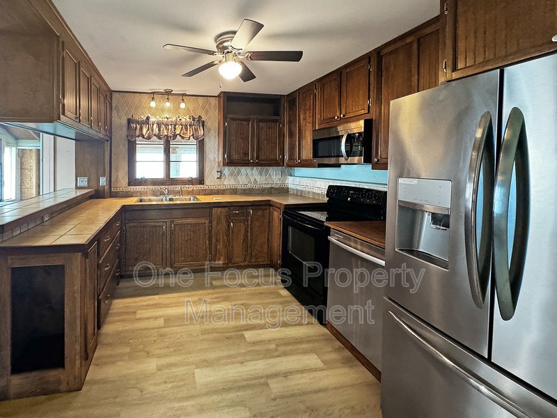 Spacious 4BR/2BA Single Family Home - Pet Friendly property image