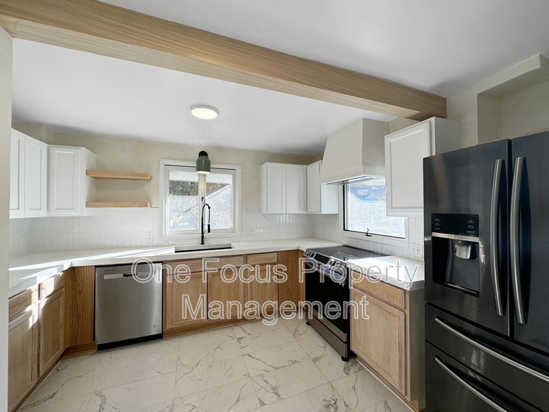 3BR/1.5BA - Modern and Updated - Pet Friendly property image