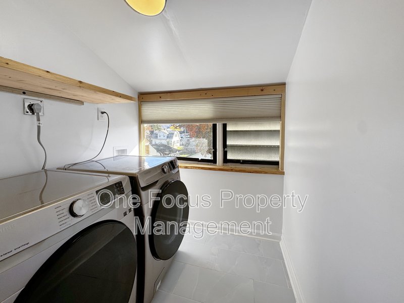 3BR/1.5BA - Modern and Updated - Pet Friendly property image