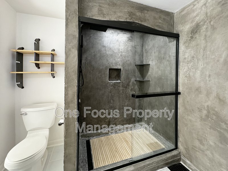 3BR/1.5BA - Modern and Updated - Pet Friendly property image