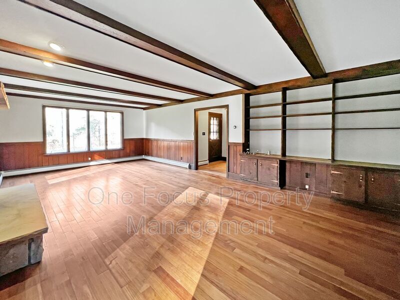 4 BR/1.5/BA - $1350/month property image