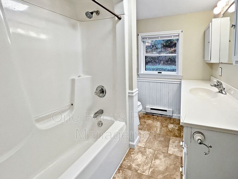 4 BR/1.5/BA - $1350/month property image