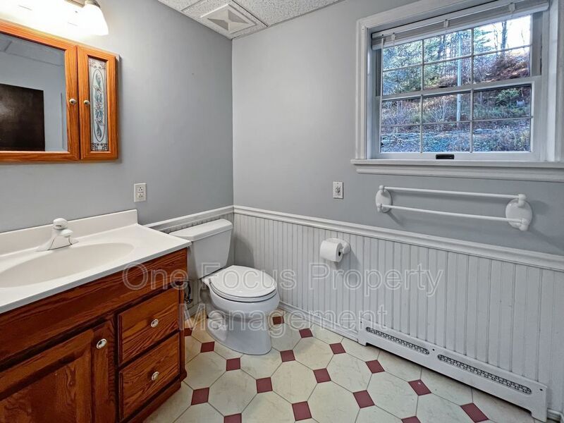 4 BR/1.5/BA - $1350/month property image