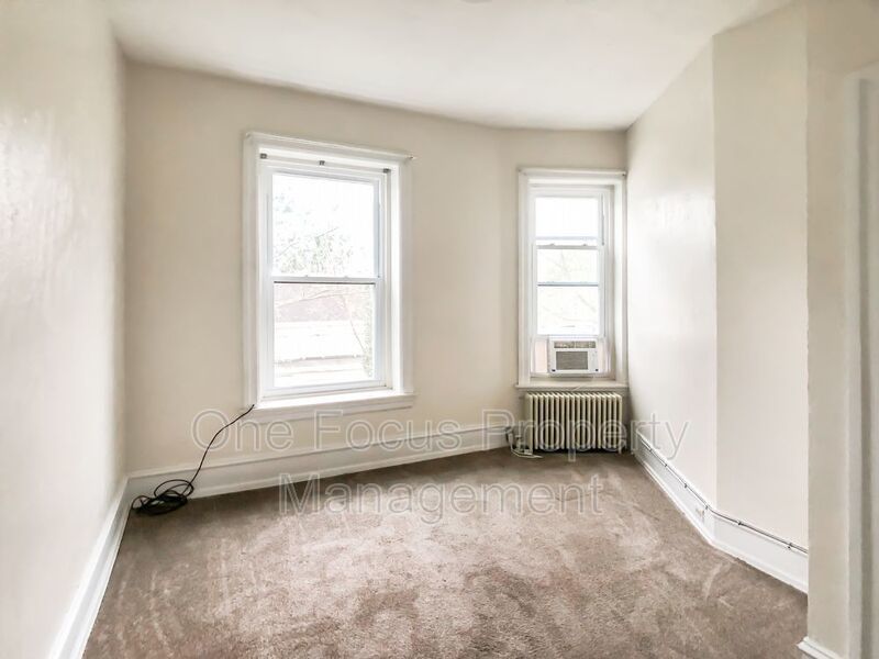 2BR/1BA - $750/Month - Includes Water, Sewer and Trash property image