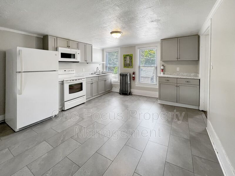 4BR/1BA - $1250/month property image