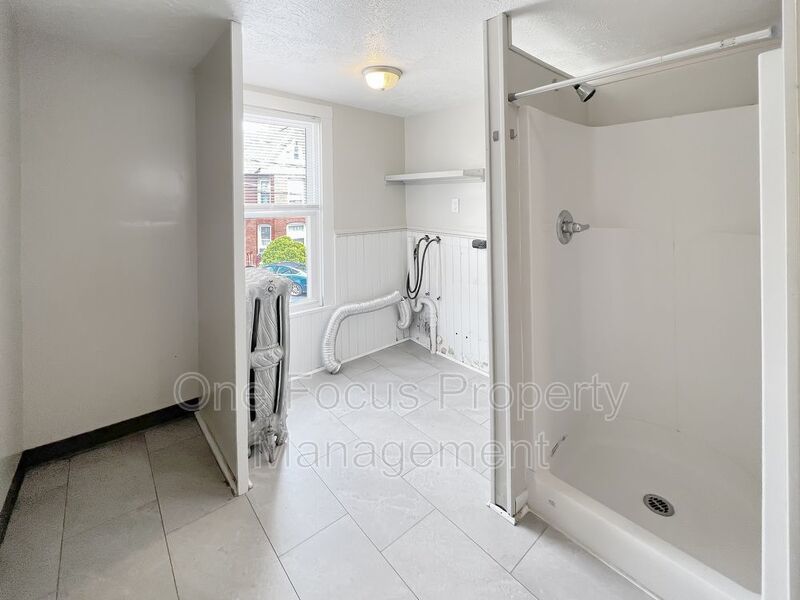 4BR/1BA - $1250/month property image