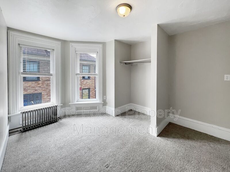 4BR/1BA - $1250/month property image