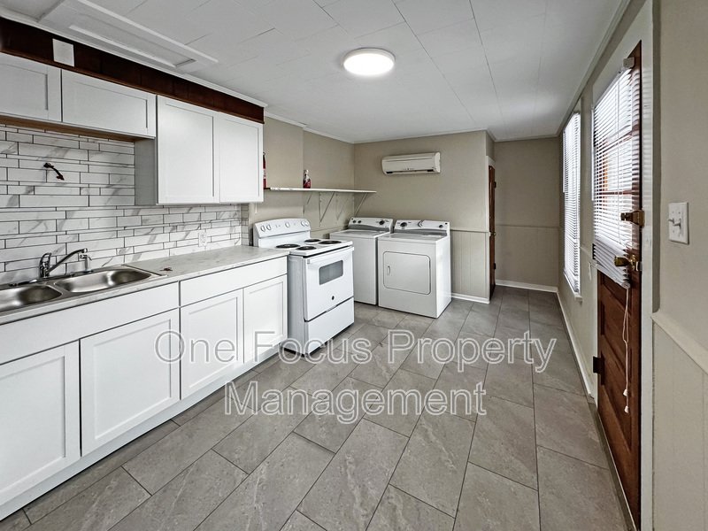 2BR/1BA - $925/month property image