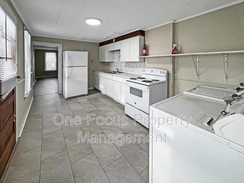 2BR/1BA - $925/month property image