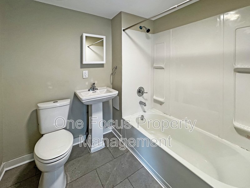 2BR/1BA - $925/month property image