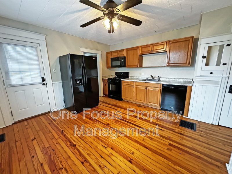 3BR/1BA - $895/month - Pet Friendly! property image