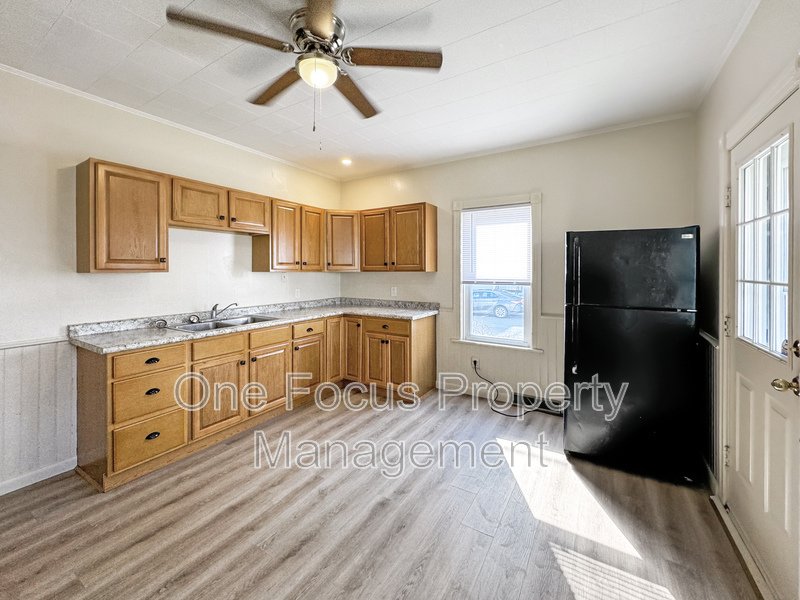 Spacious 3BR/1BR - $1095 - 2 Pet Friendly under 50lbs. Each property image