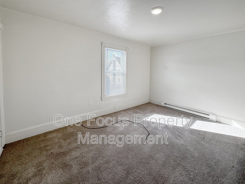 Spacious 3BR/1BR - $1095 - 2 Pet Friendly under 50lbs. Each property image